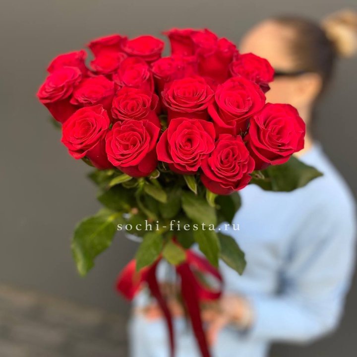 19 красных роз в Волжские