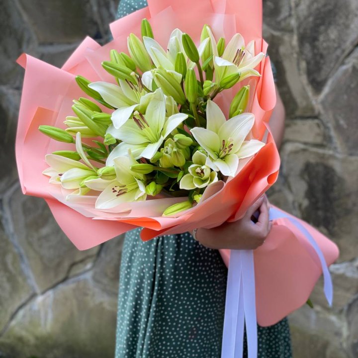 Букет из 7 белых лилий в Волжские