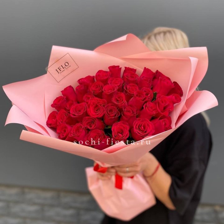 35 красных роз в Волжские