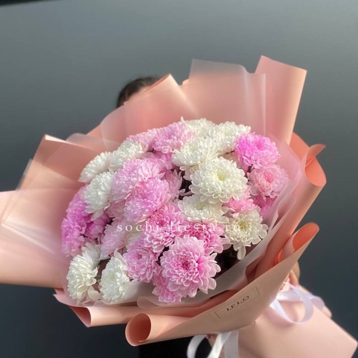  Букет бело-розовых хризантем  в Волжские