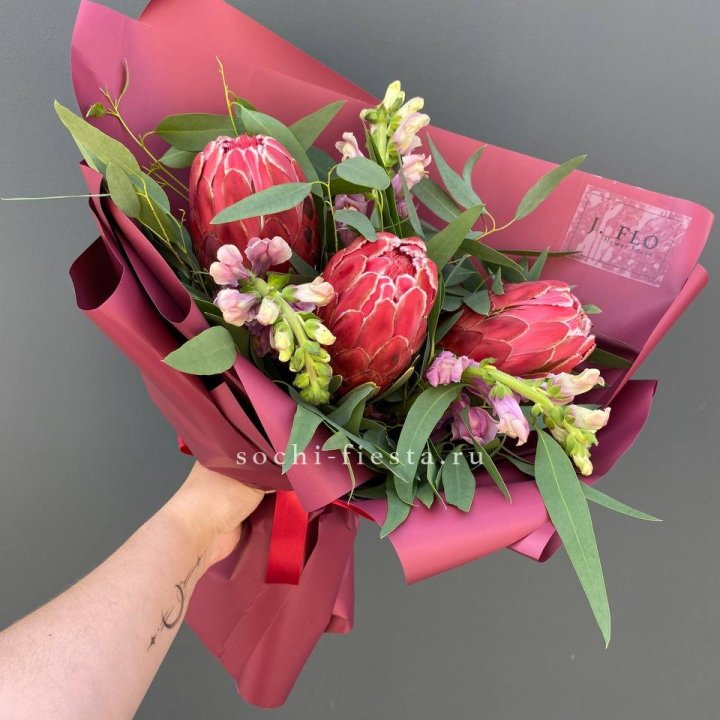 Букет из протеи "Квин" в Волжские