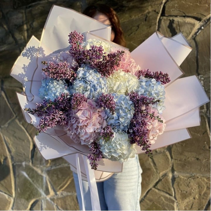 Букет гортензии с сиренью в Волжские