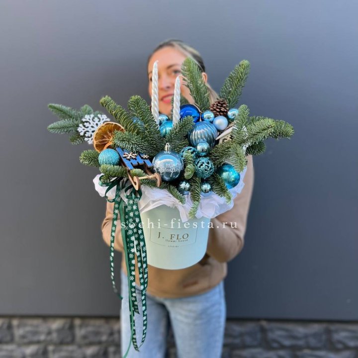 Композиция "Мери крисмас блю" в Волжские