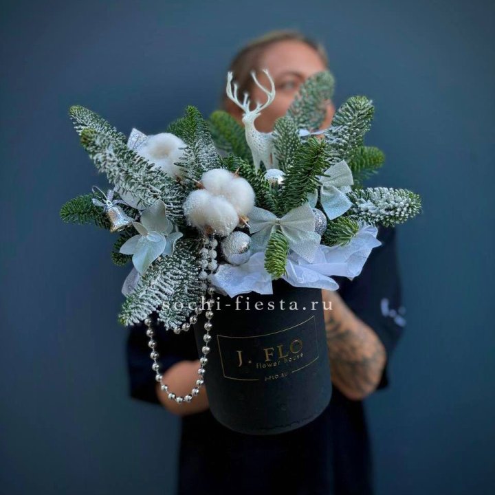 Композиция "Мери крисмас" в Волжские