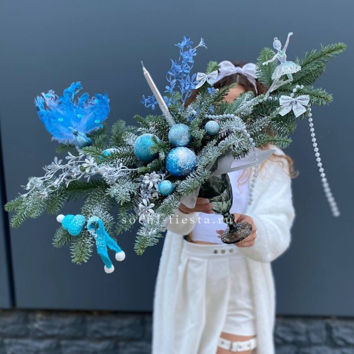 Композиция в бокале голубая в Волжские