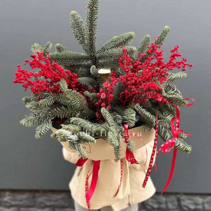 Букет нобилиса и ягод в Волжские