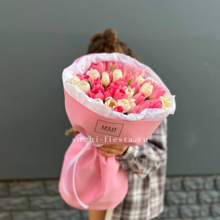 51 бело-розовый тюльпан в Волжские