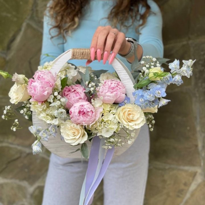 Ящик с пионами в Волжские