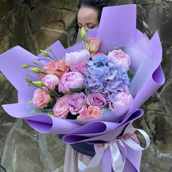 Букет с пионами "Блю логан" в Волжские