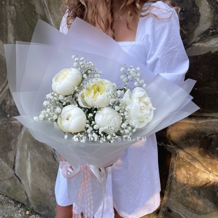 Букет белых пионов "Файв" в Волжские