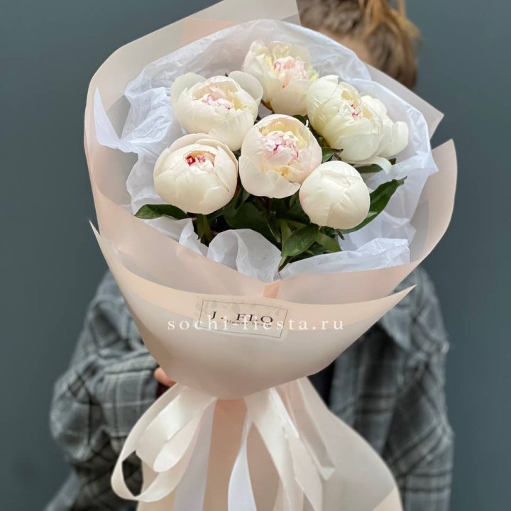 Букет белых пионов в Волжские