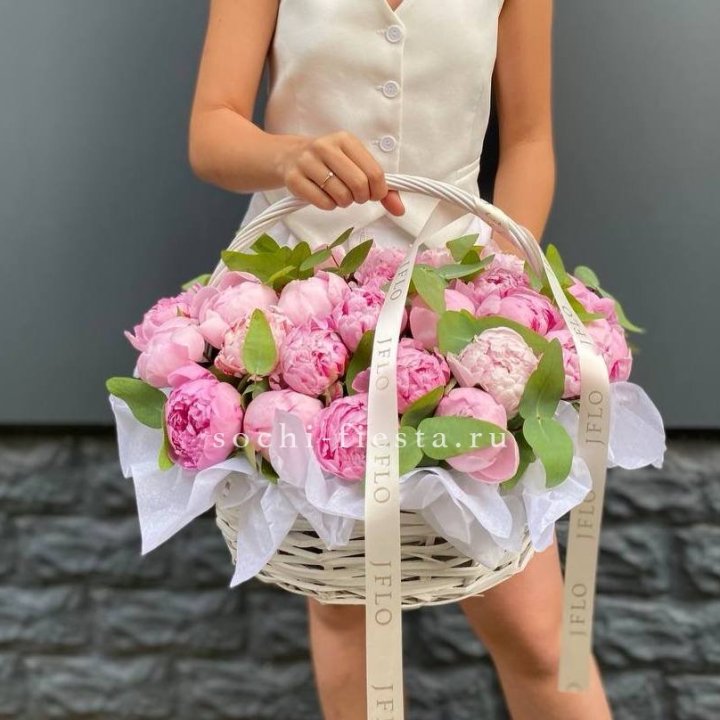 29 пионов в корзине в Волжские