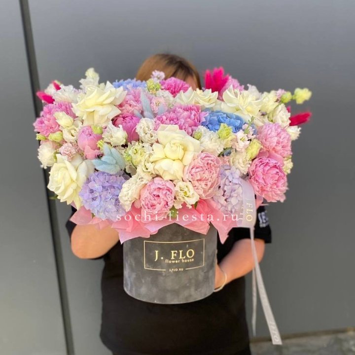 Цилиндр с пионами "Аса" в Волжские