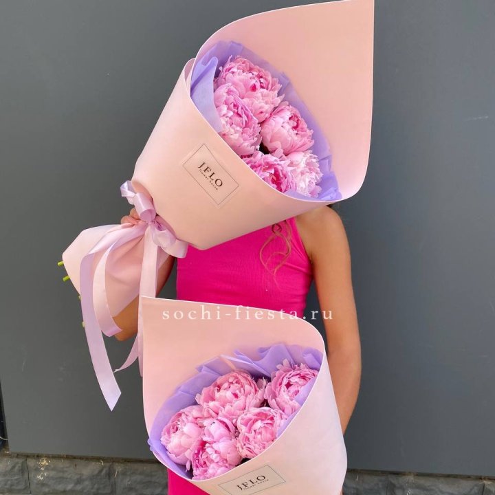 Букет из 5 пионов в Волжские