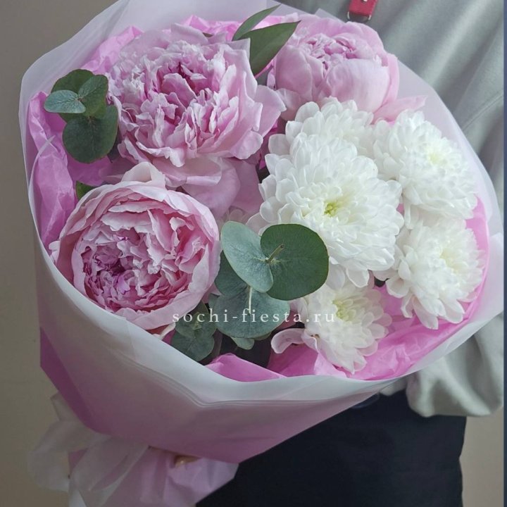  Букет комплимент с пионами в Волжские