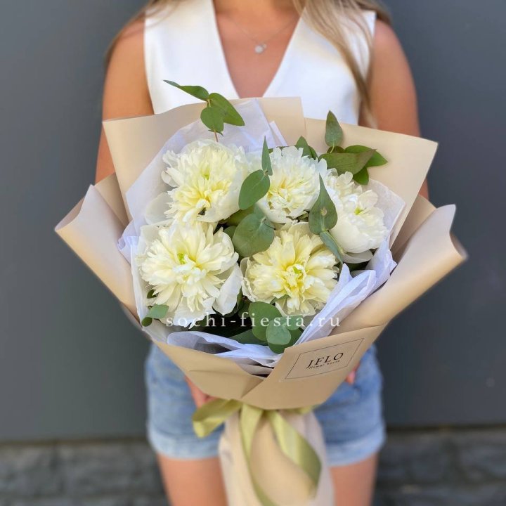  Букет белых пионов в Волжские
