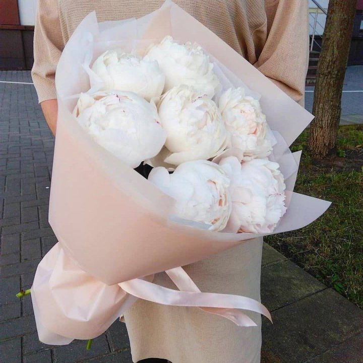 Букет белых пионов в Волжские