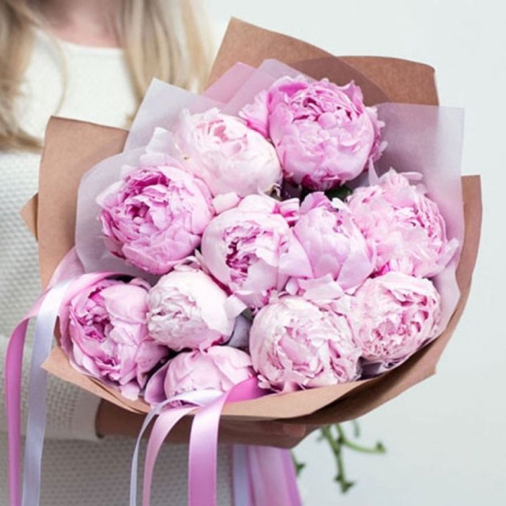 11 нежных пионов в Волжские