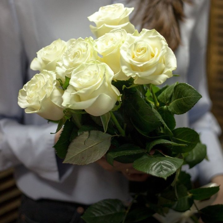 7 белых роз в Волжские