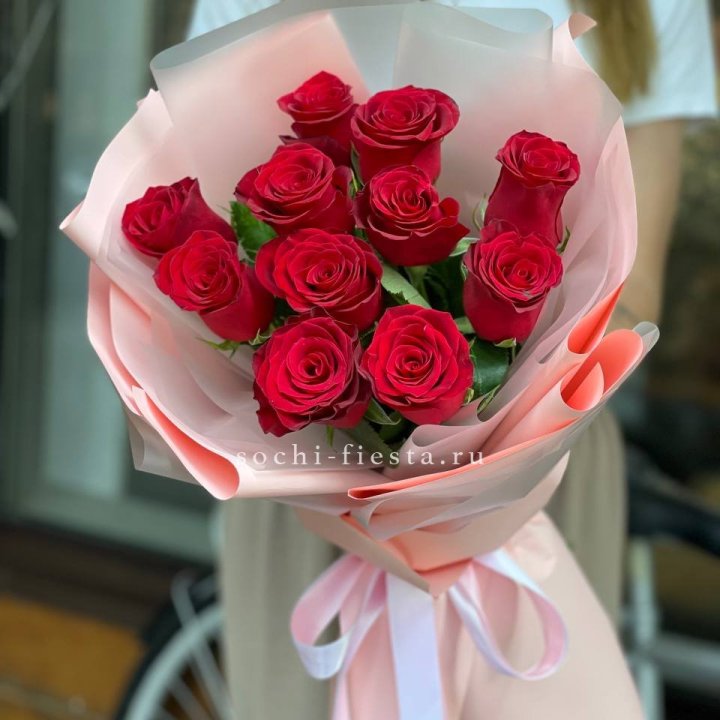 Букет красных роз "Мадам ред" в Волжские
