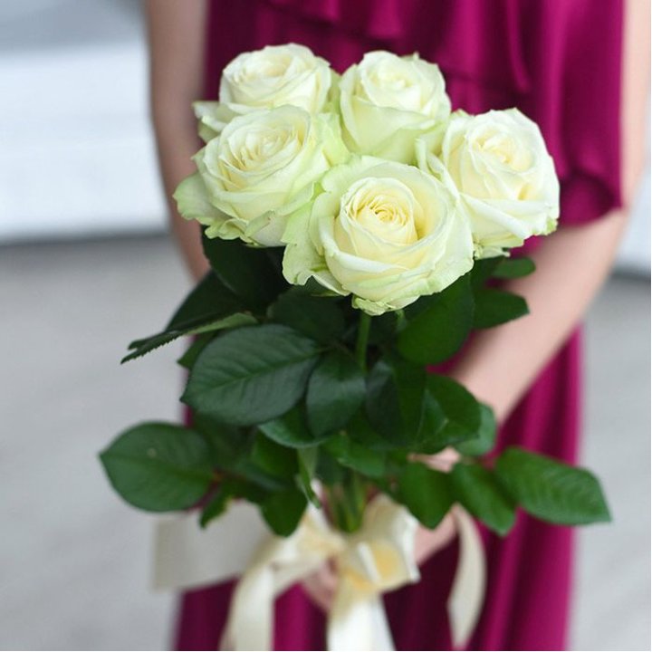 5 белых роз в Волжские