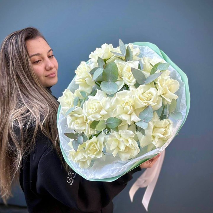 15 Белых французских роз "Ноте бьянка" в Волжские