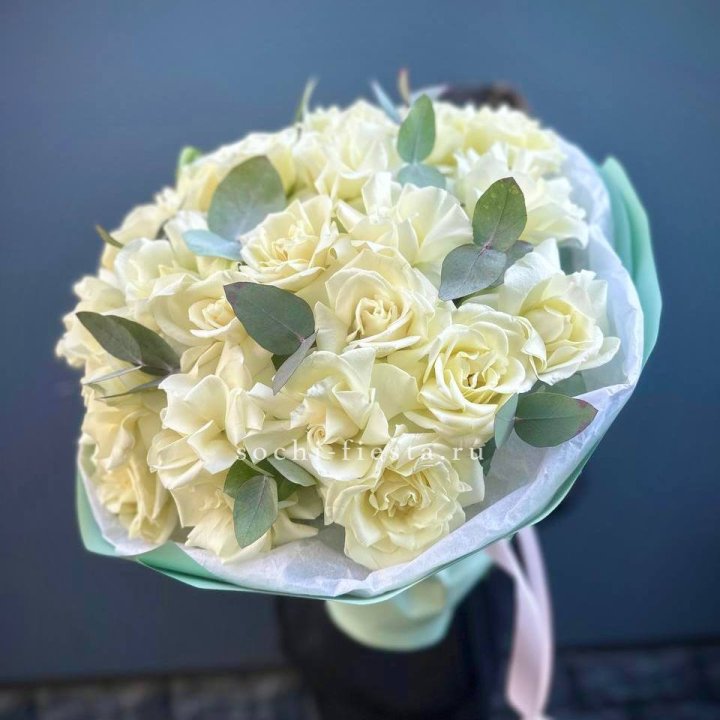 25 Белых французских роз "Ноте бьянка" в Волжские