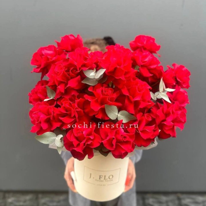 35 Французских роз в боксе в Волжские