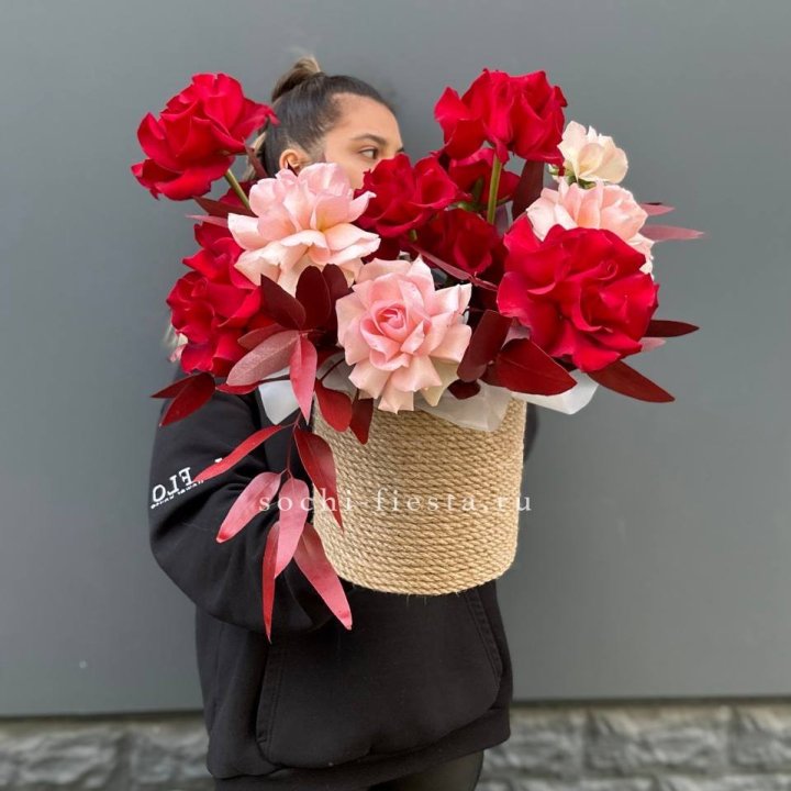 15 Французских роз в джутовом кашпо в Волжские