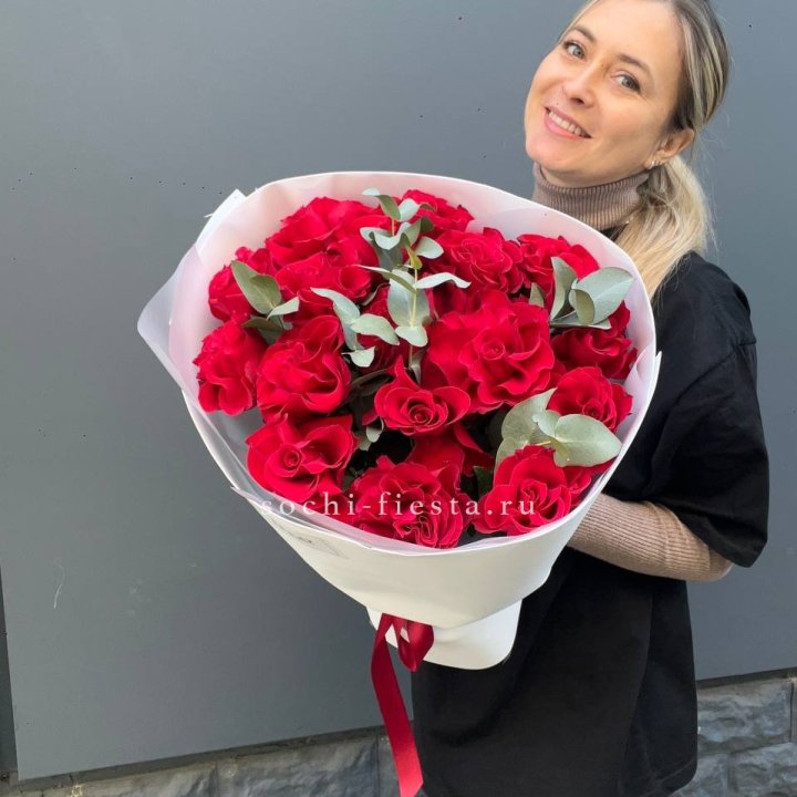 17 Красных французских роз в Волжские