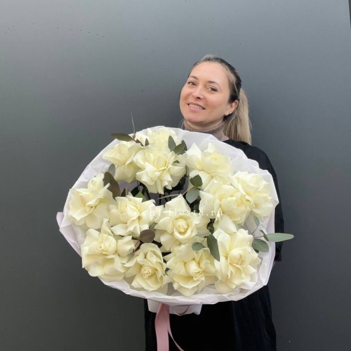 13 Белых французских роз Облако в Волжские