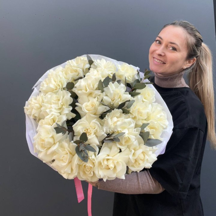 25 Белых французских роз Вайт найс в Волжские