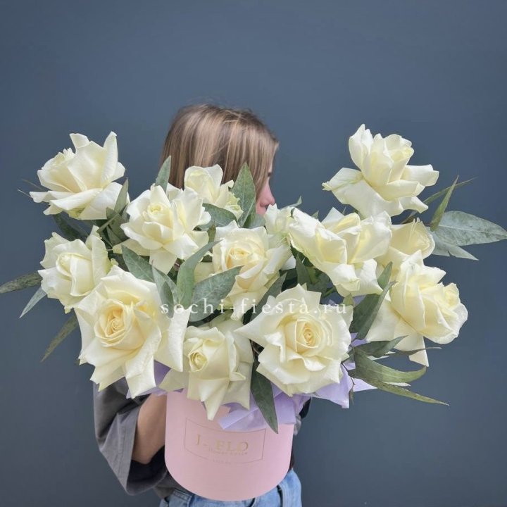 15 Французских роз в боксе в Волжские