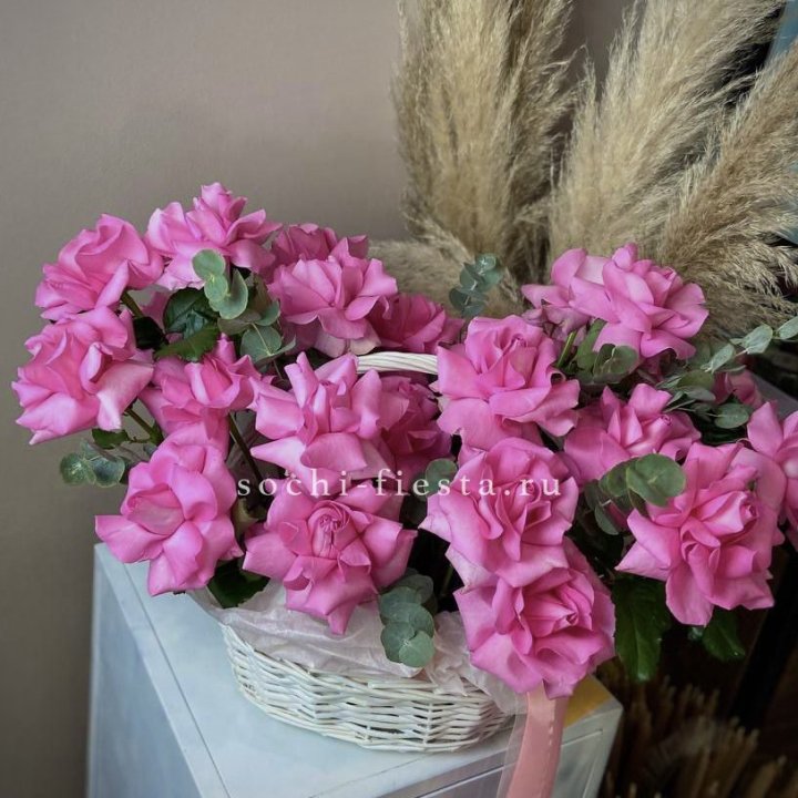 25 роз в цветочной корзине Пинк в Волжские