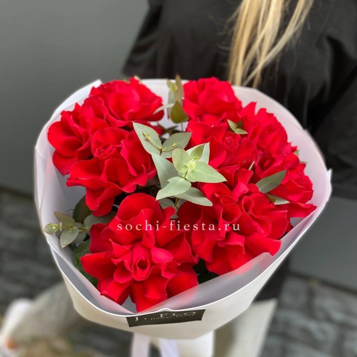 9 Красных французских роз в Волжские
