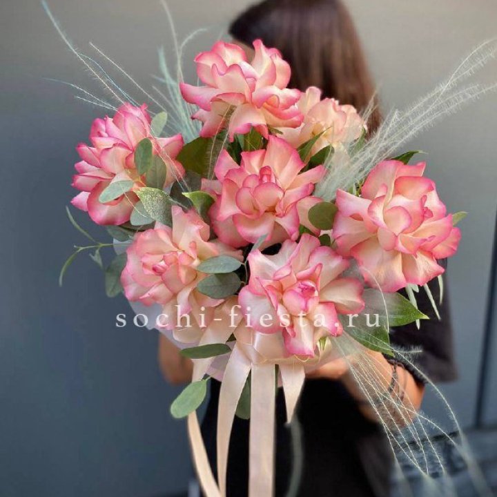 9 Французских роз Джумилия в боксе в Волжские