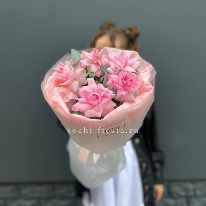 5 французских розовых роз  в Волжские