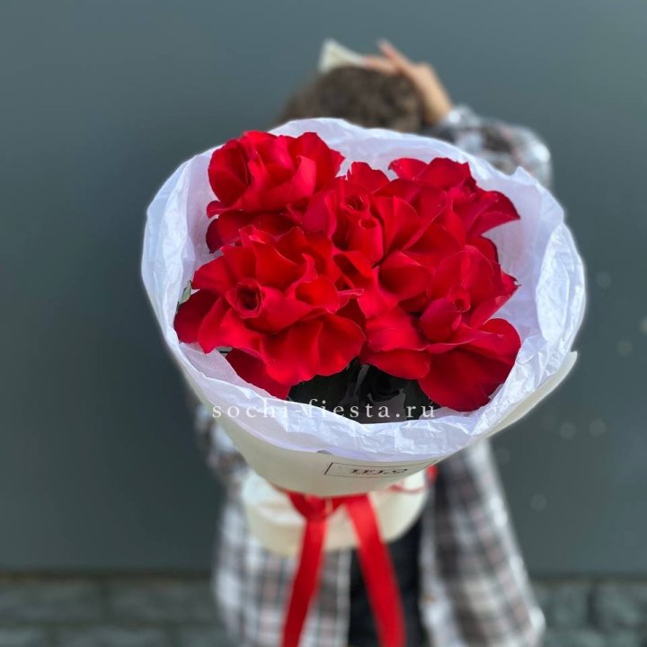 5 французских красных роз в Волжские