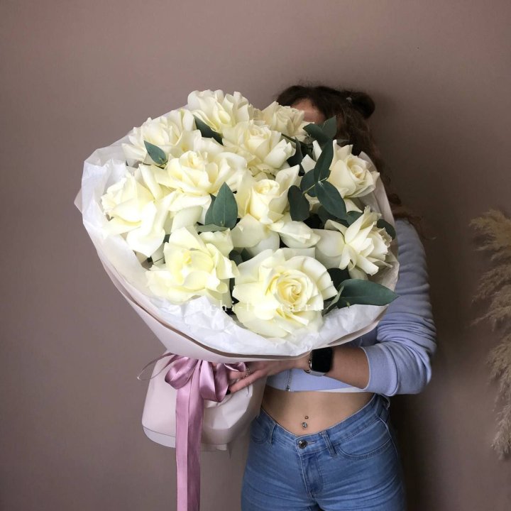 11 Белых французских роз "Вайт найс" в Волжские