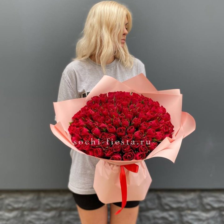 101  красная кенийская роза  в Волжские