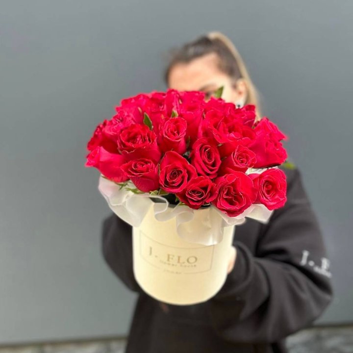 27 кенийских роз в боксе в Волжские