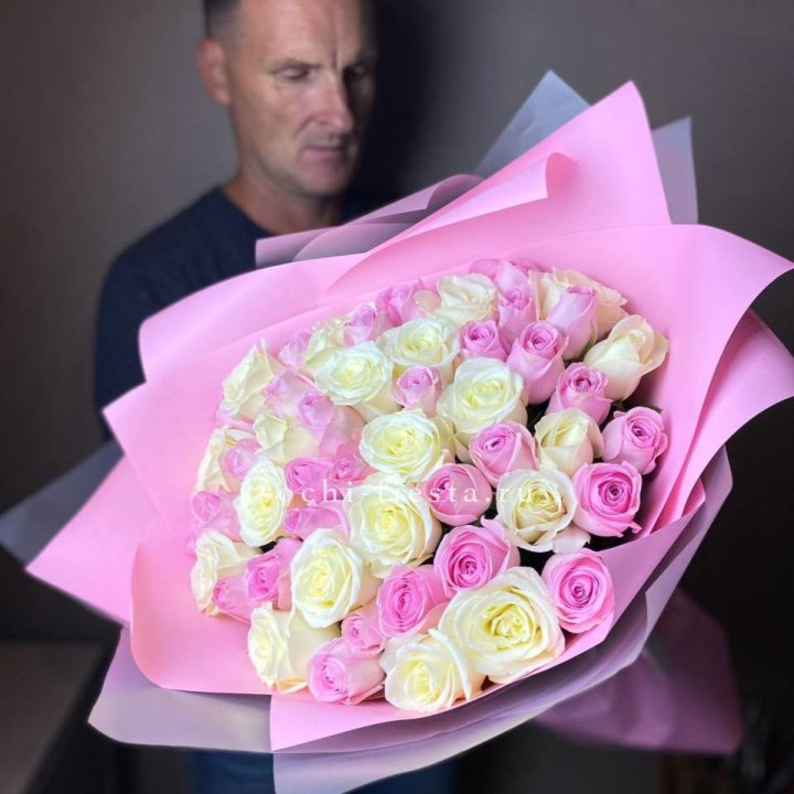 51 белых и розовых роз в Волжские