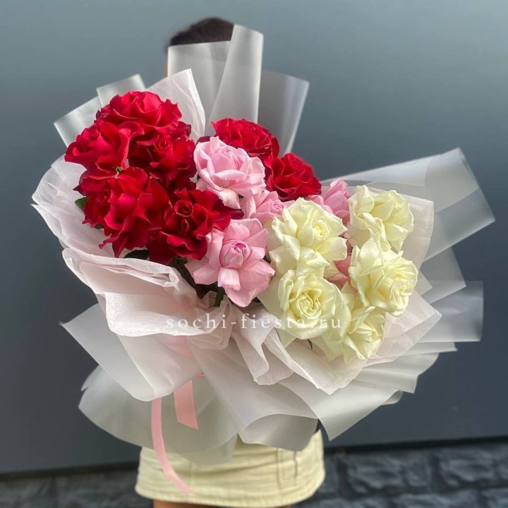 Микс из 17 роз в Волжские