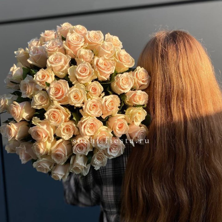 Охапка кремовых роз в Волжские