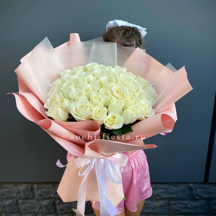 35 белых роз в Волжские