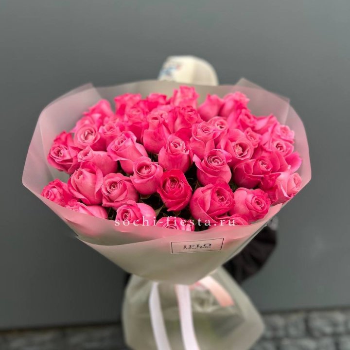 Роза малиновая в Волжские