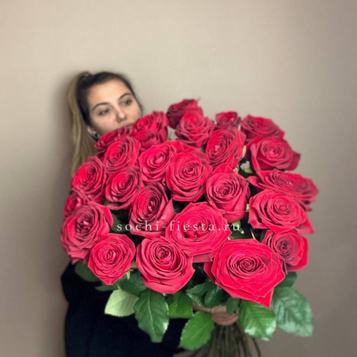 25 высоких роз в Волжские
