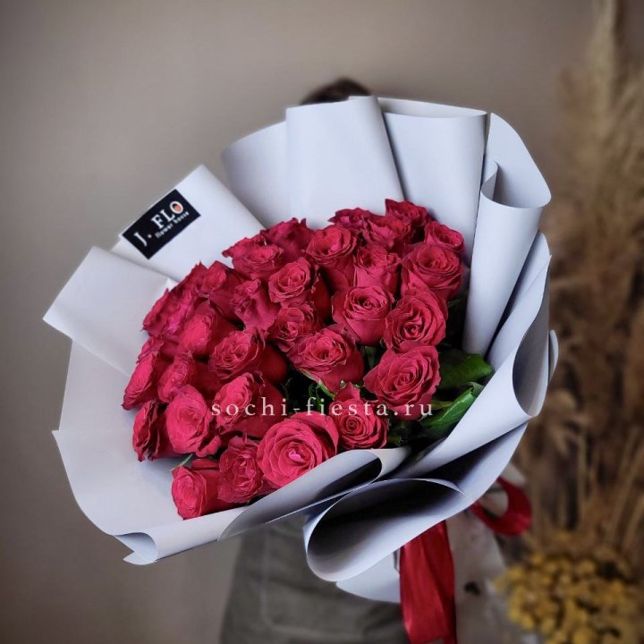 Красные розы 33 шт в Волжские
