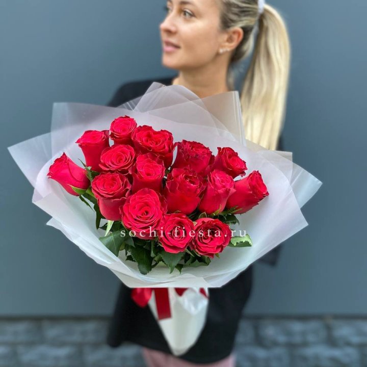 Букет из 15 красных роз  в Волжские