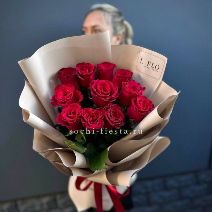 Букет красных роз "Наоми" в Волжские